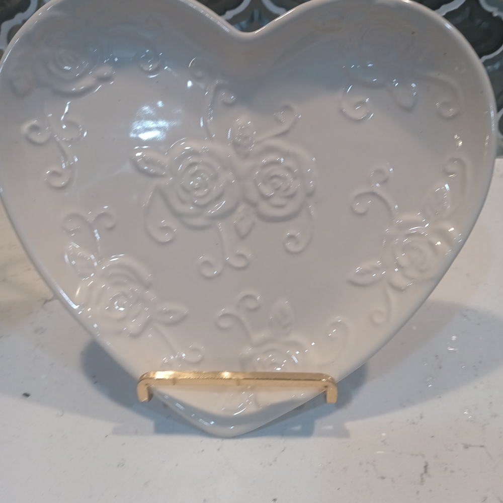 Heart-Shaped White Serveware